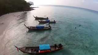 Koh Phi Phi the beach with monkeys and bamboo island \  Пхи Пхи , пляж с обезьянами и остров Бамбу