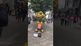 Yellow Robot#children#shortfeed #manchester #youtubeshort #visit #beautyofnorway