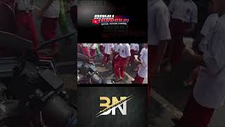 MOMEN KETIKA 1 SEKOLAHAN ANTRI GEBER #feedshorts #shorts #motovlog #motovlogciamis #geber