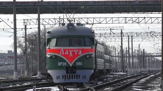 "Глобус!" Электропоезд ЭР2К - 980 "Лахта" на ст.Броневая, апр.2024г.