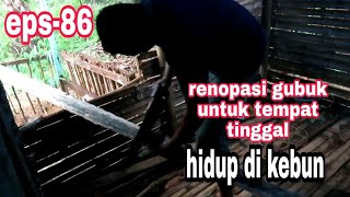 memperbaiki kamar mandi yg masih bolong,disaat hujan