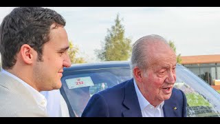 El rey Juan Carlos y su nieto, Froilán, asisten a la primera carrera del año de la Fórmula 1 en Bahr