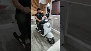 Liger Moters ka self balancing scooter #autoexpo2023 #ligermoters #electric