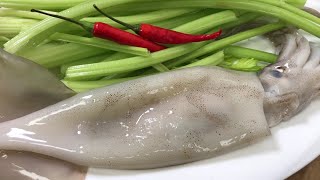 胶东大厨分享“芹菜炒鱿鱼”的做法，详细易学美味，果断收藏了