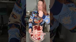 Make a m*rder birthday cake with me 👻🔪 #birthdaycake #cake #cakedecorating