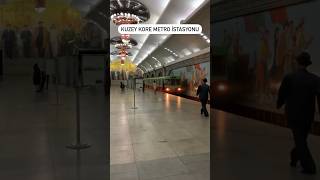 Kuzey Kore Pyongyang’ta bir metro istasyonu