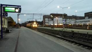 Freight train T 5112 passes Oulu railway station