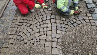 pavaj de bazalt#laying coblles#basalt pavement#pavimentazione în basalto