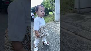 よちよち赤ちゃん　歩き始めてまだ数日　メキメキ上達中　ウオーキングスキル　Baby walking well