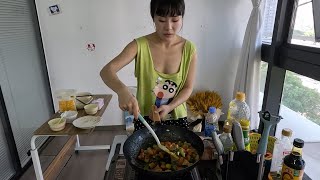 娴熟的理理，做饭很是麻溜，这道是宫保鸡丁