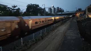 17235 SMVT Bengaluru Nagercoil Express rushing towards Hosur #railfanning #bengaluru #indianrailways