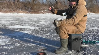 Ловля ПЛОТВЫ зимой на ЧЁРТИКА ! Ловля плотвы с ЭХОЛОТОМ ПРАКТИК!