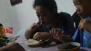 Makan Malam Di Kampung