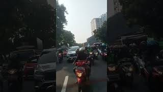 Slalu hati - hati dijalan ya bang😊#shorts #viral #jakarta #jaksel #kokas #motorcycle #macet