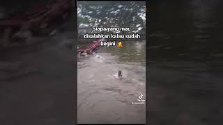 Jembatan taman candika dikota Medan ambruk akibat kelebihan beban 🤦🤦 #vidioshort #tamancandikamedan