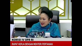 Gaya Titik Suharto saat Pimpin Rapat Perdana DPR di Panggil Ketua