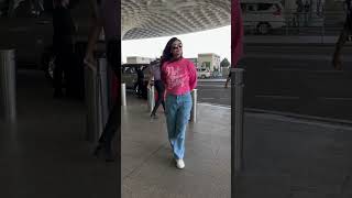 Daisy Shah Flying From Mumbai Spotted At Airpot #daisyshah #spotted #e24