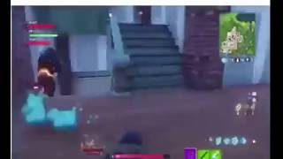 فورت نايت اذا هايطت على واحد وجا سكواده