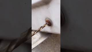 HOW TO UNSCREW OLD RUSTY SCREW!! 🤯🔥💯 #TECH #Innovative #Technology #Lifehack #ConstructionHack