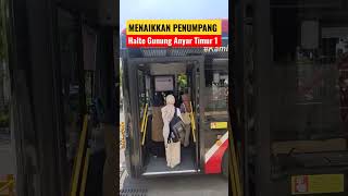 MENAIKKAN PENUMPANG, TRANS SEMANGGI SURABAYA