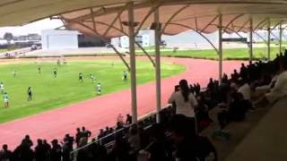 Partido de fútbol en el centro de mando de la policía feder