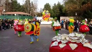 La grande parade de noël à Disneyland Paris