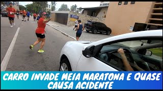 Carro invade Meia Maratona e quase causa acidente.