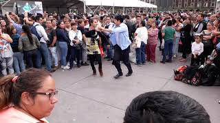 Cumbiando en el Zócalo.