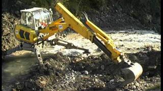 Menzi Muck A91 beim Neubau eines Brückenprovisoriums - constructing a temporary bridge