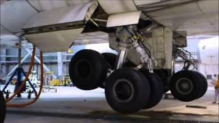 747 Landing gears retraction tests