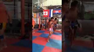 ការហាត់ទាត់របស់សិស្សថ្មី new fighter train to kick