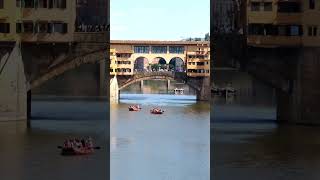 Ponte Vecchio Magic: Boats & People Timelapse #pontevecchio  #florence #italy 🇮🇹