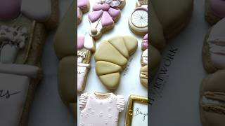 🥐Croissant Cookies #cookiedecorating #icingcookies #cookieart #cookies #royalicing #cookievideo