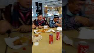 Makan KFC di arab bersama ustad Wijayanto