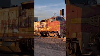 Amazing lashup on BNSF H-DILNTW1 with warbonnet Dash 8