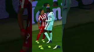 Suarez vs Rudiger. Suarez morde attento Rudiger #shorts #suarez #rudiger