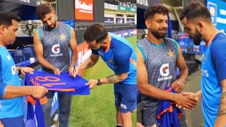 Virat Kohli gift sing t-shirt to Pakistani player Haris Rauf 💯👏| Virat Kohli & Haris Rauf