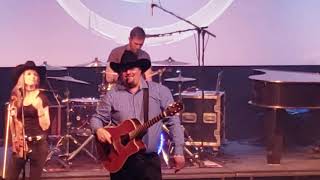 Garth Brooks tribute band sings "friends in low places "