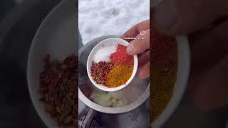 وای توی سرما و برف ببین چه غذایی درست کردم انگشت هاتو می خوری #طنز #کلیپ #ایران