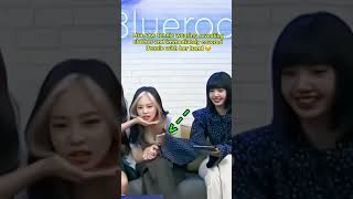 Lisa is so delicate and always helps the members #jisoo #jennie #rosé #lisa #blackpink