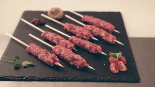 Elaboración de la brocheta de carne de cordero