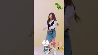 yeji itzy acting as a t-rex