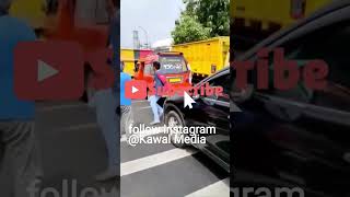 Detik detik tiang listrik roboh tertabrak truk container di Bekasi 31 Agustus kecelak4an truk bekasi