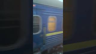 Електровоз ЧС4(КВР) з пасажирським поїздом