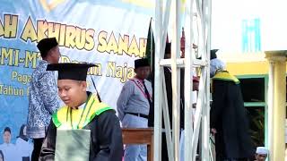 Acara wisuda kakak RaRa , mi Darunnajah bakalan