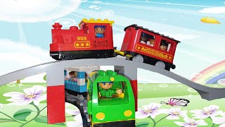 Lego trains. Красный паровозик едет по мосту