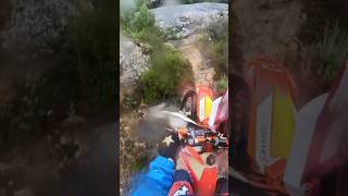 SUBIDA por rocas mojadas,o tacto o CAIDA #caidas #crash #ktm #hardenduro #hard #motos #rolls #gopro