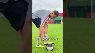 TUTORIAL DE COMO CHUTAR DE TRIVELA #futebol #shorts