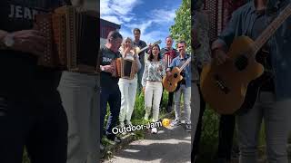 Oesch's Die Dritten - Ich Schenk Dir Einen Jodel (Short Version) • LIVE - OUTDOOR JAM #jodel #music