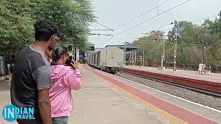 Poorva Express Umda Nager Railway 🚂 Station 🚉 @Trackonreact #viral